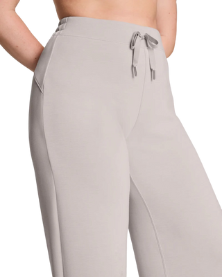 Air Essential Wide Leg Pant